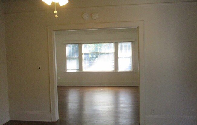 2 beds, 1 bath, $1,395, Unit A