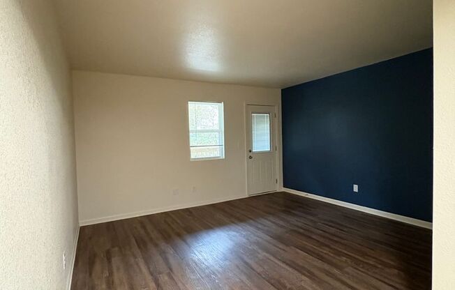 2 beds, 1 bath, 760 sqft, $850, Unit # 26