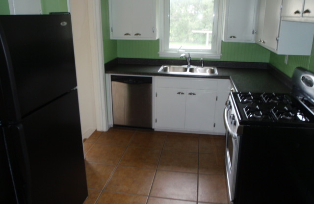 3 beds, 1 bath, $1,650