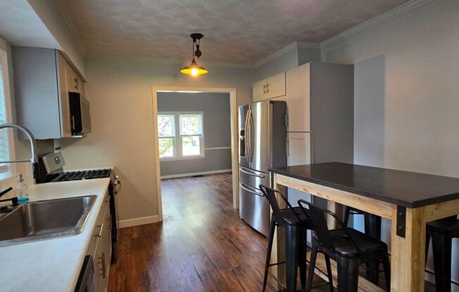 2 beds, 1 bath, $1,400