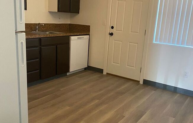 2 beds, 1 bath, 832 sqft, $1,395