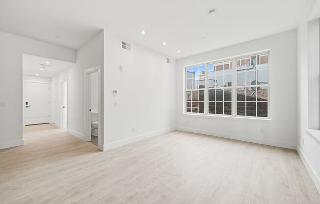 1 bed, 1 bath, 810 sqft, $1,900