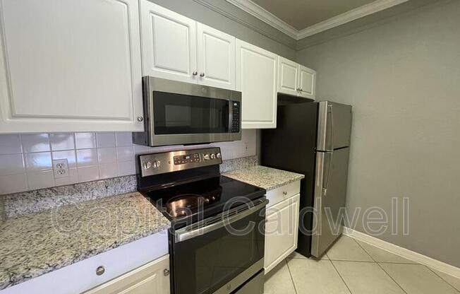 4323 BAYSIDE VLG DR