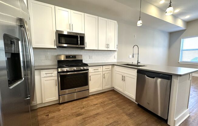 Stunning 2-Bed/2-Bath Condo with Private Rooftop Deck in Fishtown! Available NOW!