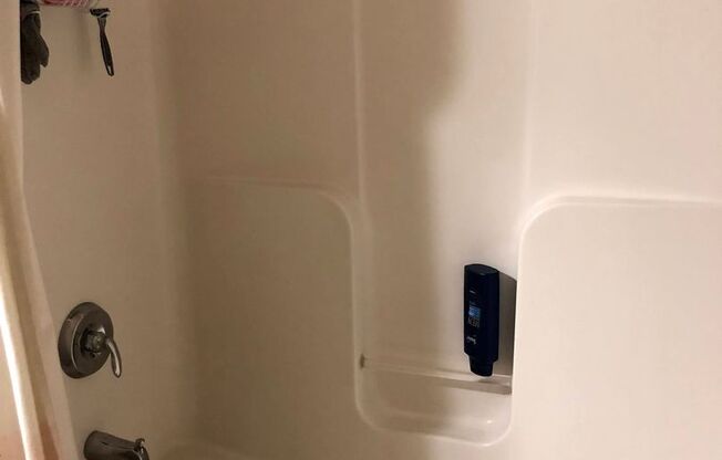 1 bed, 1 bath, 730 sqft, $1,200, Unit 105