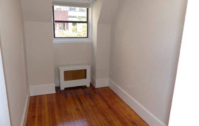 1 bed, 1 bath, $2,700, Unit 4A