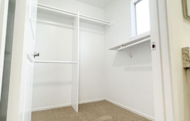 3 beds, 2 baths, 1,211 sqft, $2,090, Unit 1690-121