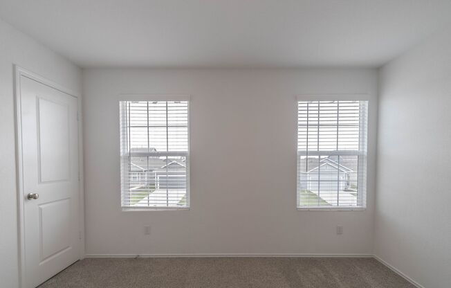 4 beds, 2.5 baths, $1,700