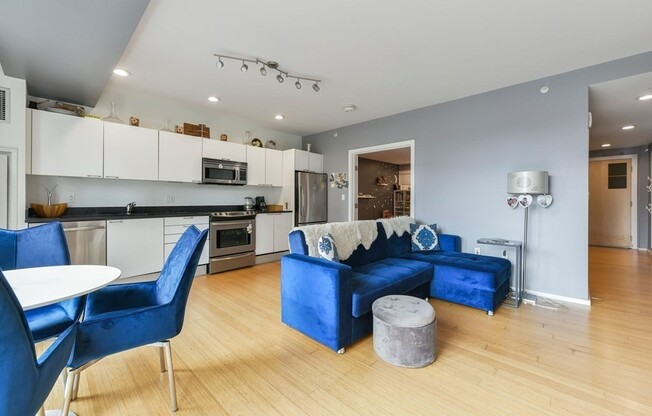 1 bed, 1 bath, 702 sqft, $3,200, Unit 524