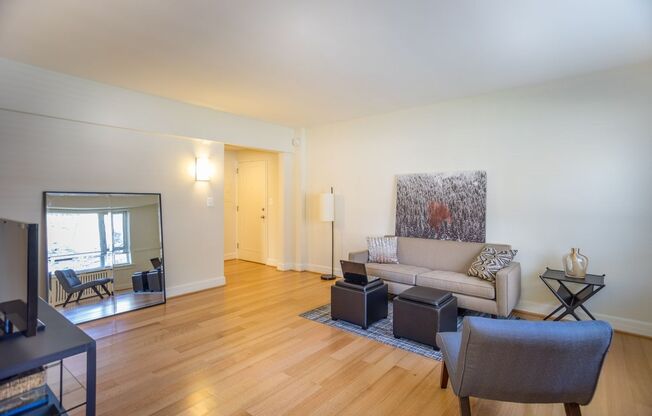 1 bed, 1 bath, 704 sqft, $2,475, Unit 117