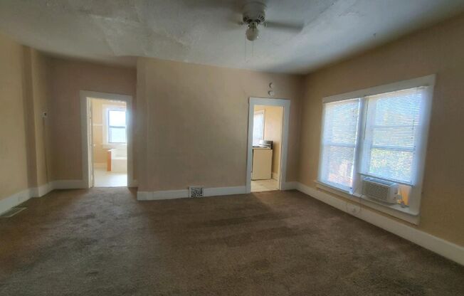 1 bed, 1 bath, 500 sqft, $1,045, Unit 346 A