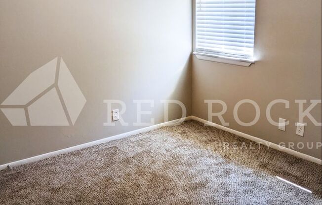 2 beds, 1 bath, 950 sqft, $825, Unit R226