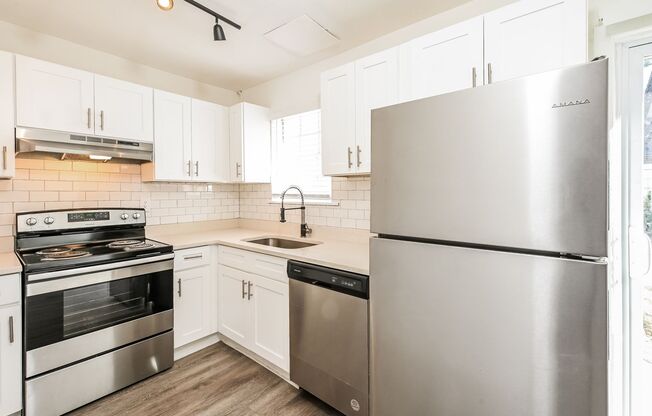 2 beds, 1.5 baths, 1,100 sqft, $1,375, Unit E23