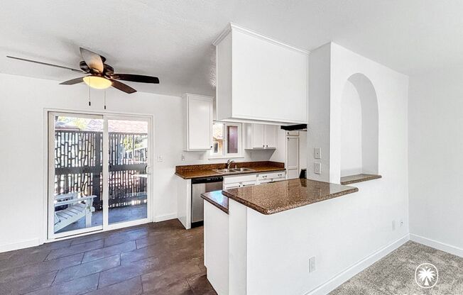 Stunning 2BD/2BA Condo in El Cajon W/ A/C, Private Balcony, Updated Kitchen, Coin-Op Laundry, & Community Pool/Spa !