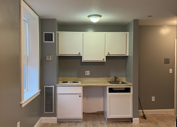 Studio, 1 bath, 190 sqft, $2,200, Unit 42