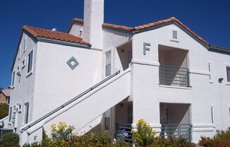 *NEW APPLIANCES*NEW FLOORING*LAKEVIEW CONDOS