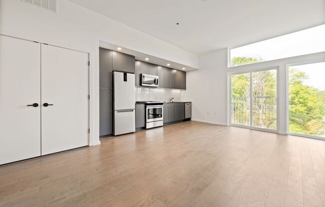 Modern studio in City Port Durham! Walkable to Downtown & Parking space included!