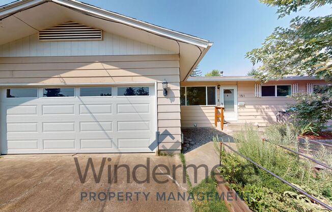 151 E. Maple *Fully Finished Basement*