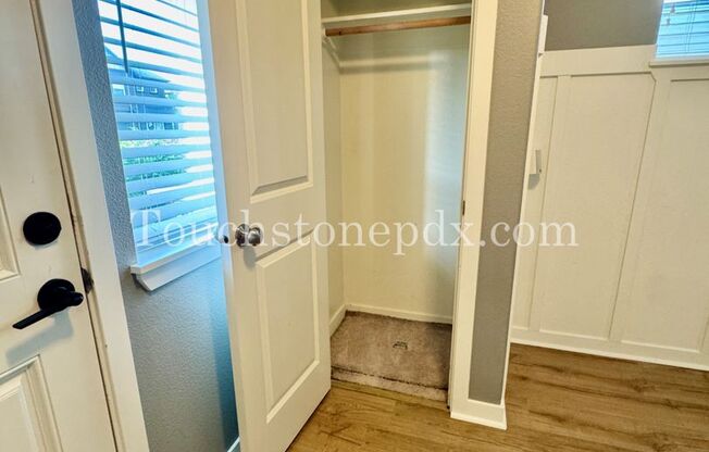 Sprightly 4BD|2.5 BA Home Near Molalla River