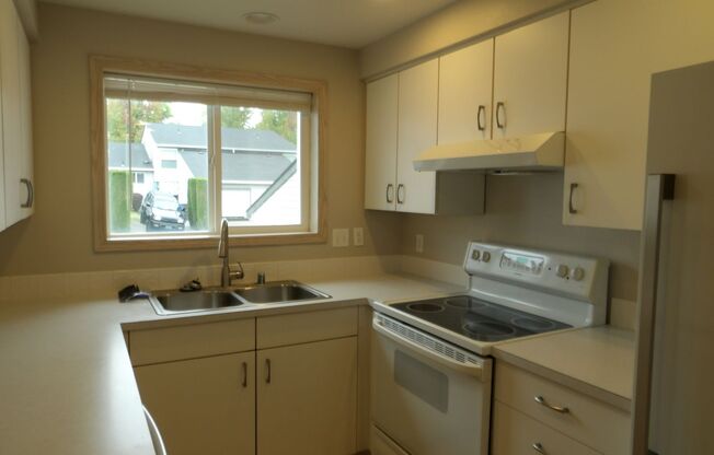 2 beds, 2 baths, 1,240 sqft, $1,940, Unit R77
