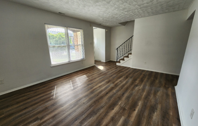 5738 E HASTINGS ARCH