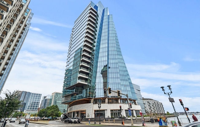 1 bed, 1.5 baths, 1,104 sqft, $9,500, Unit 5G