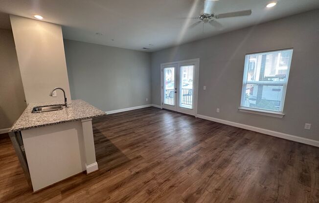 1 bed, 1 bath, 800 sqft, $1,350