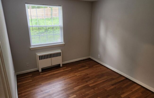 2 beds, 1 bath, 897 sqft, $2,335, Unit E-03