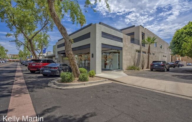 4201 N Marshall Way #2000
