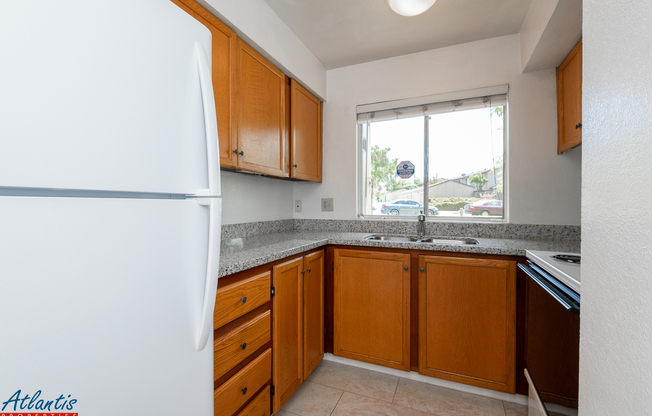 Spacious Evergreen Townhouse | New Interior Paint | Patio | Garage