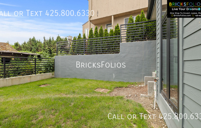 8327 NE JUANITA DR