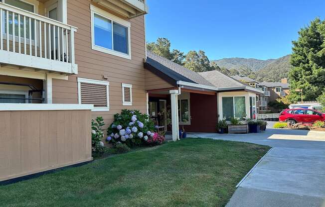 Pacific Oaks Apartments