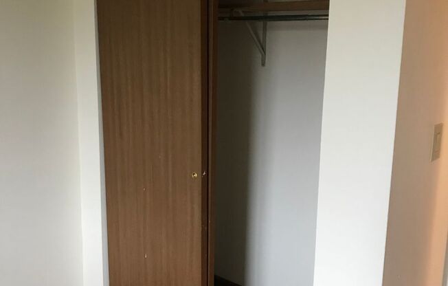 3 beds, 1 bath, 1,040 sqft, $1,695, Unit 3164-206