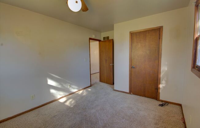 3 beds, 1 bath, $1,195