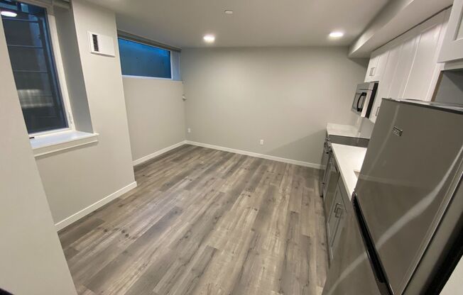 Studio, 1 bath, 285 sqft, $1,395, Unit 003
