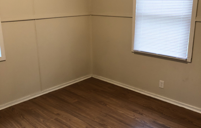Single Family Home 4Bed/2Bath+nice size back yard ready Mid-June 2026 $1750/month