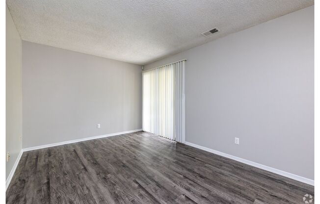 2 beds, 1 bath, 1,044 sqft, $1,100, Unit 812