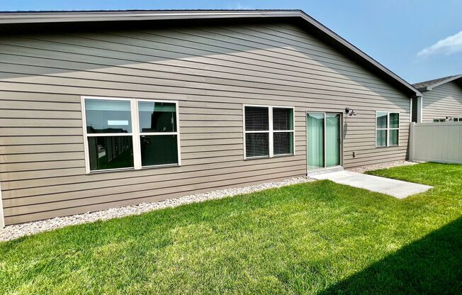 3 beds, 2 baths, 1,293 sqft, $2,495, Unit 33