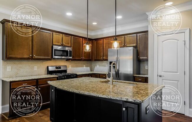 320 SUGAR MAPLE AVE