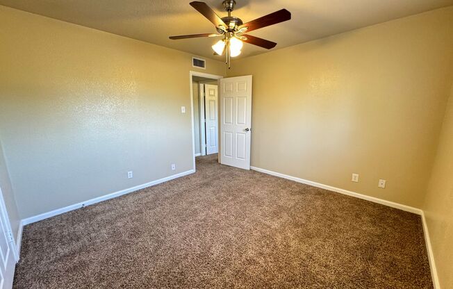 2 beds, 1 bath, 855 sqft, $1,095, Unit Apt. 52