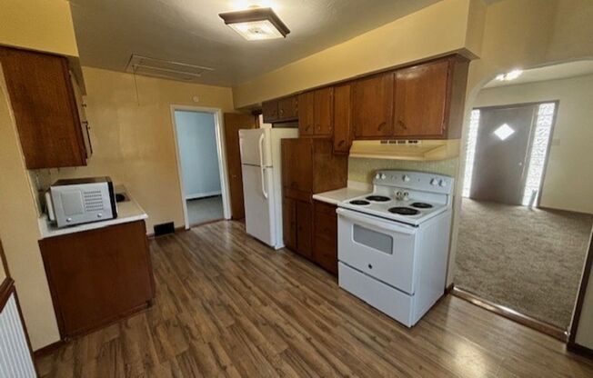 2 beds, 1 bath, $995