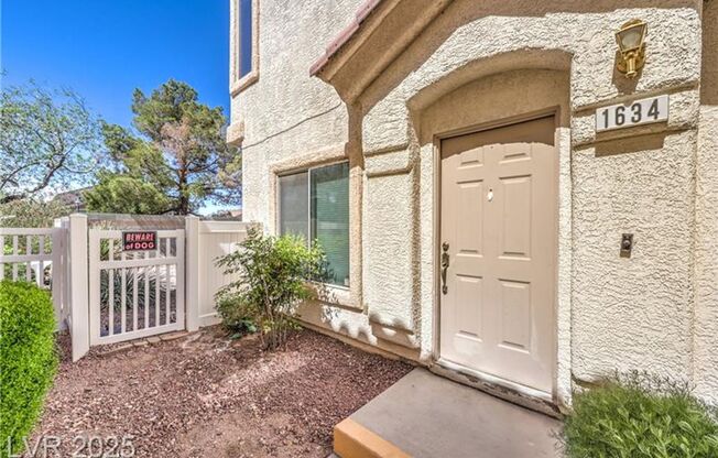 Stylish 3-Bedroom Townhouse with Private Backyard & Community Pool 89002