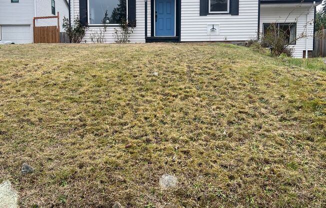 Renton 2 bedroom 1 bath home available now!