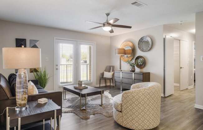 Living room at The Luxe of Southaven, Southaven