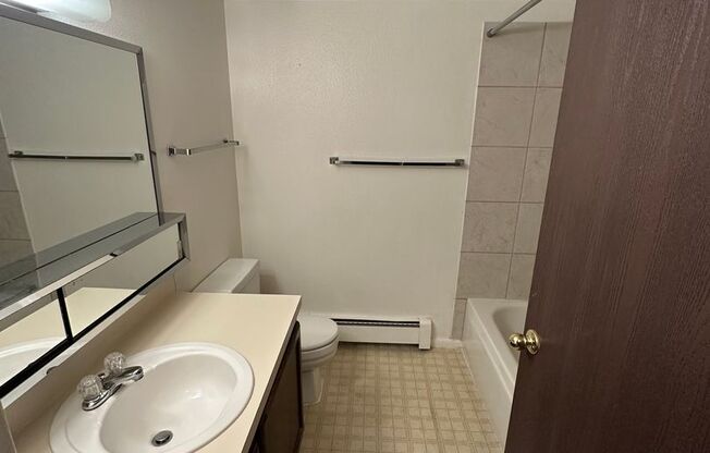 1 bed, 1 bath, 700 sqft, $825, Unit #11