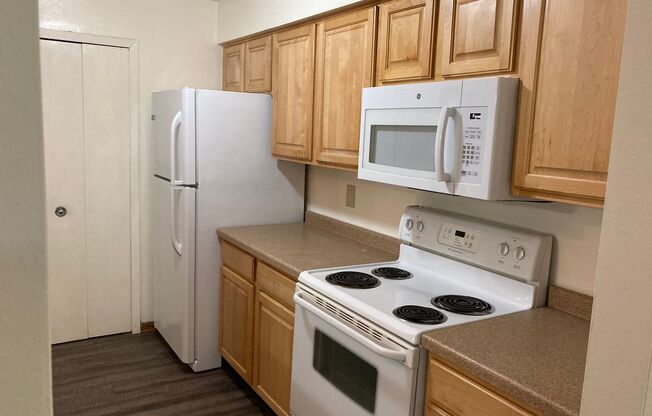 3 beds, 1 bath, 1,040 sqft, $1,695, Unit 3172-302