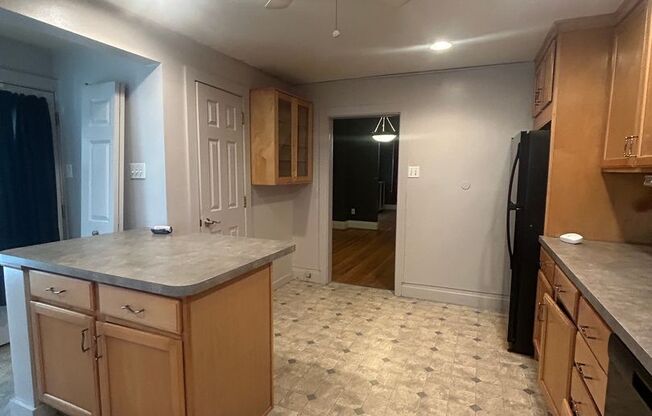 3 beds, 1 bath, $1,595