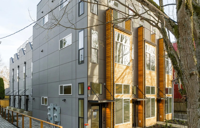 Contemporary 2BR Townhome in Prime Madrona Location