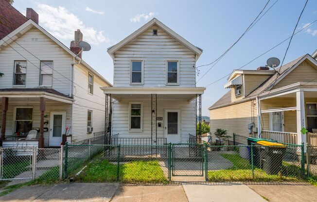 Beautiful 3 bedroom in McKees Rocks available November 1!