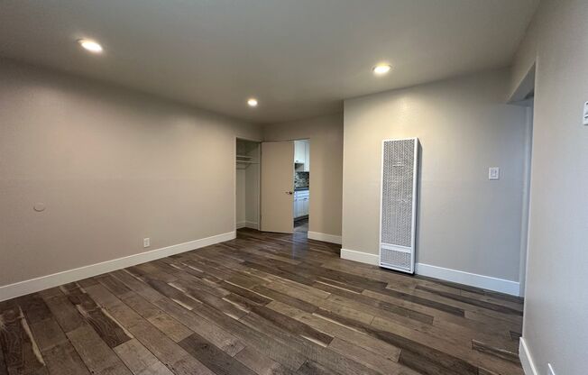 2 beds, 1 bath, $1,795, Unit 271304